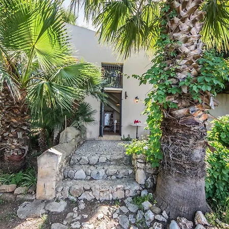 Casa Strelizie Holiday home *